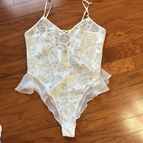 Victoria's Secret Other - Victoria’s Secret Elegant White Floral Lace Teddy